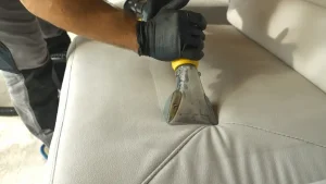 Mehr über den Artikel erfahren Polsterreinigung Kosten pro Sofa – 11 praktische Tipps