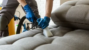 Mehr über den Artikel erfahren Sofareinigung Ablauf München – 8 wichtige Schritte